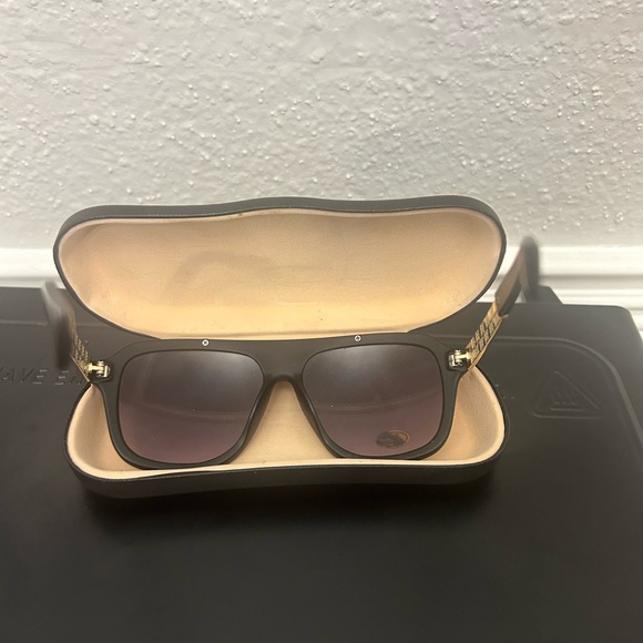 Men's LV Shades - Picture 3 of 4